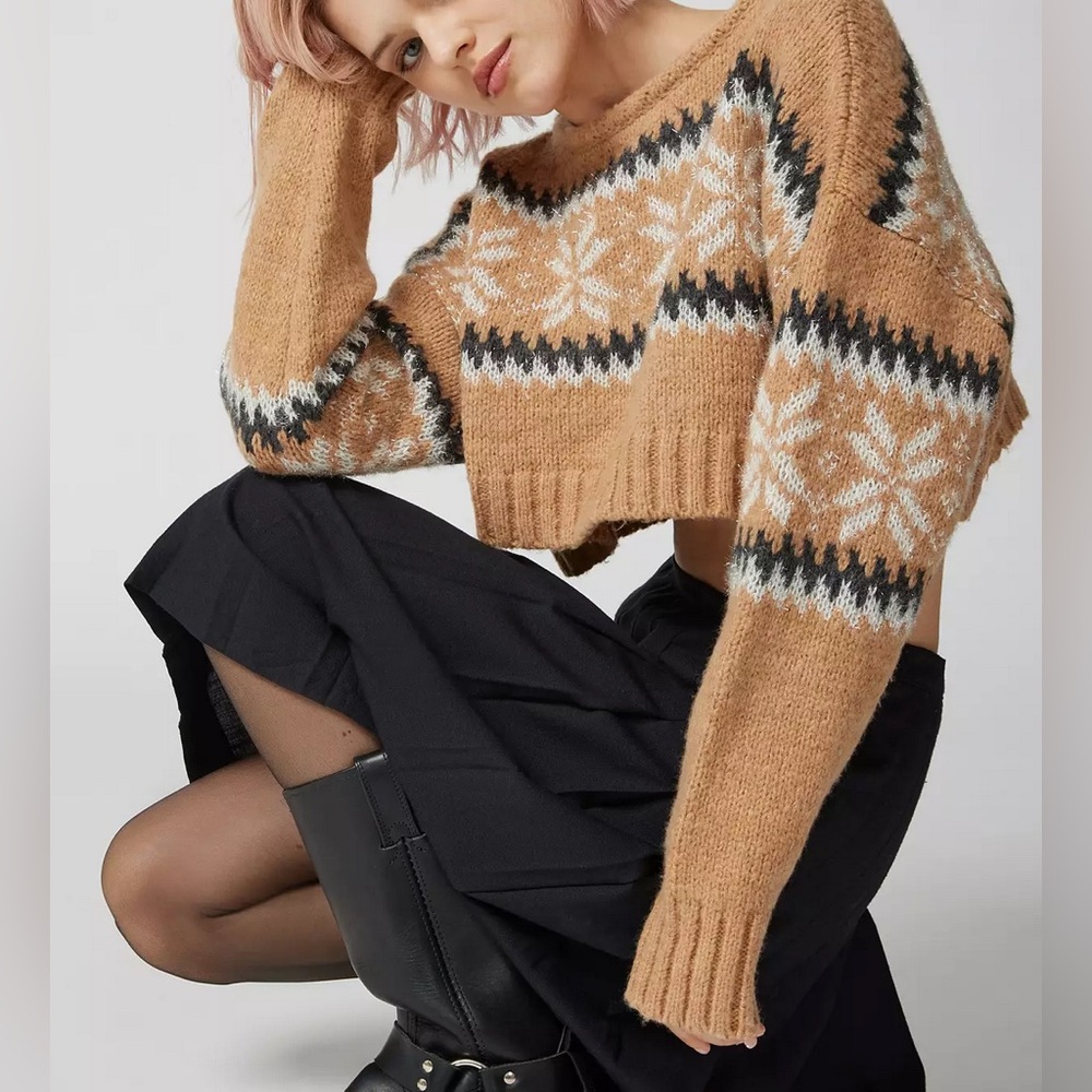 Urban Outfitters ❄️ Turner Cropped Fair Isle Sweater | Tan and Black Knit Medium